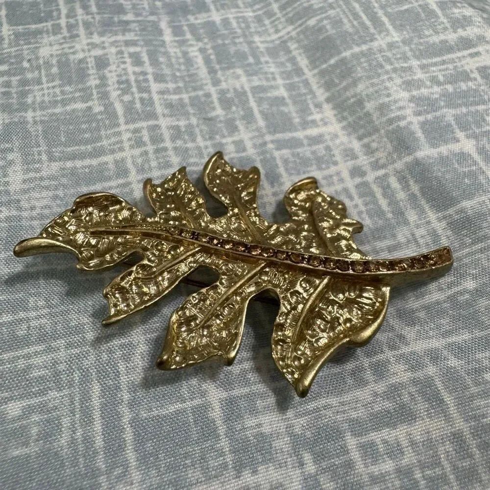 Vintage Gold Tone Oak Leaf Brooch w/ Amber Rhinestones